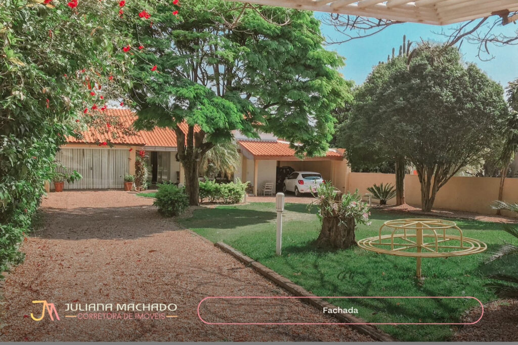 Casa à venda no bairro Country em Cascavel - Fachada geral